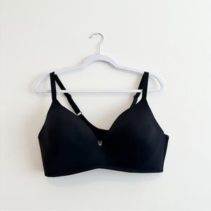 Luvlette | Seamless Lightly Lined Bra Black NWT Size 100C